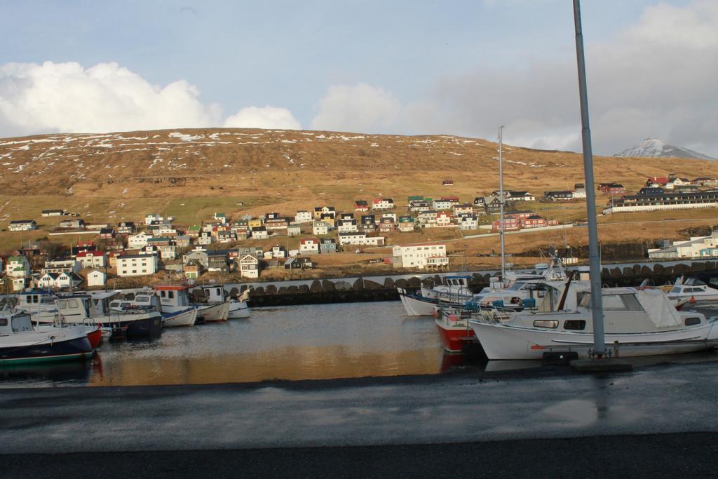 ホテル Kristjanshavn Miðvágur エクステリア 写真