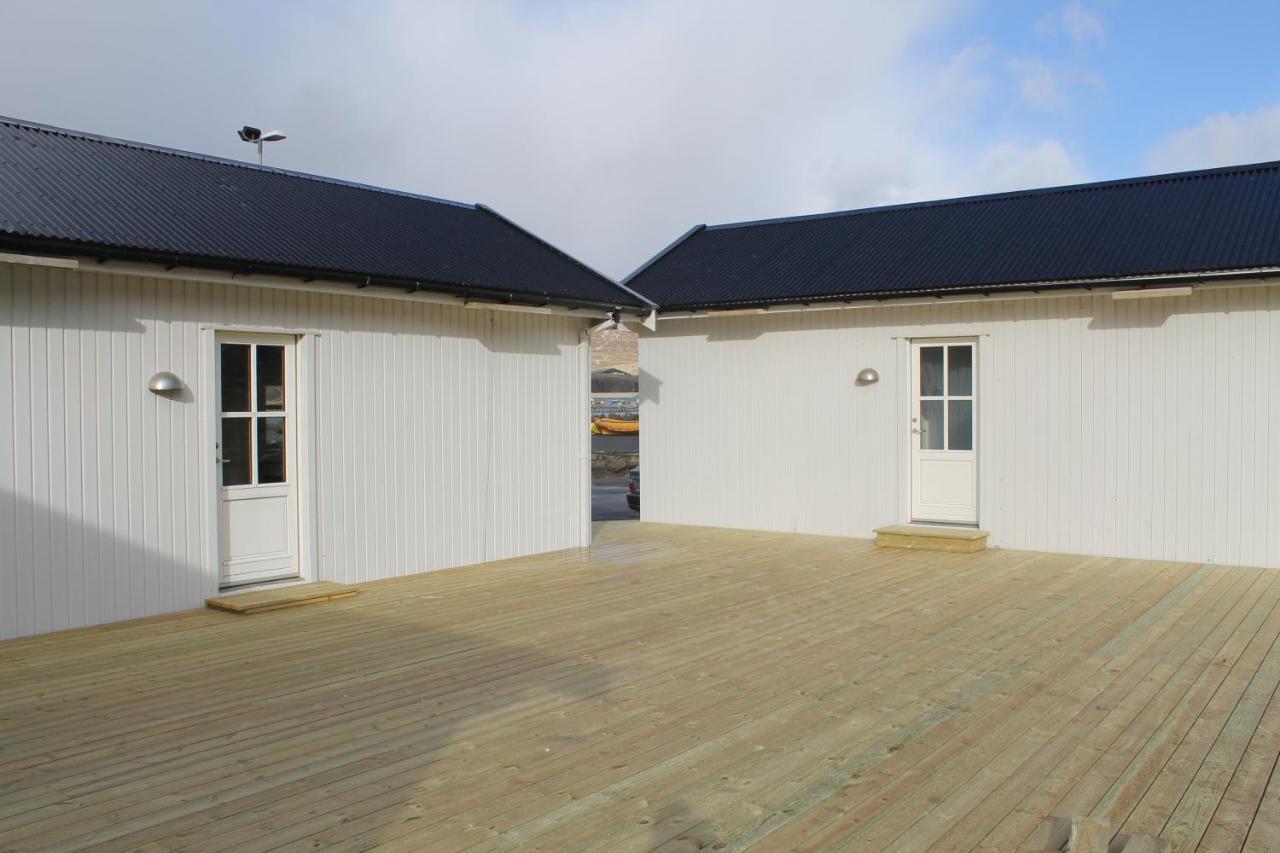 ホテル Kristjanshavn Miðvágur エクステリア 写真